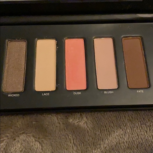 BNIB Brand New Makeup Bundle! - Picture 10 of 10